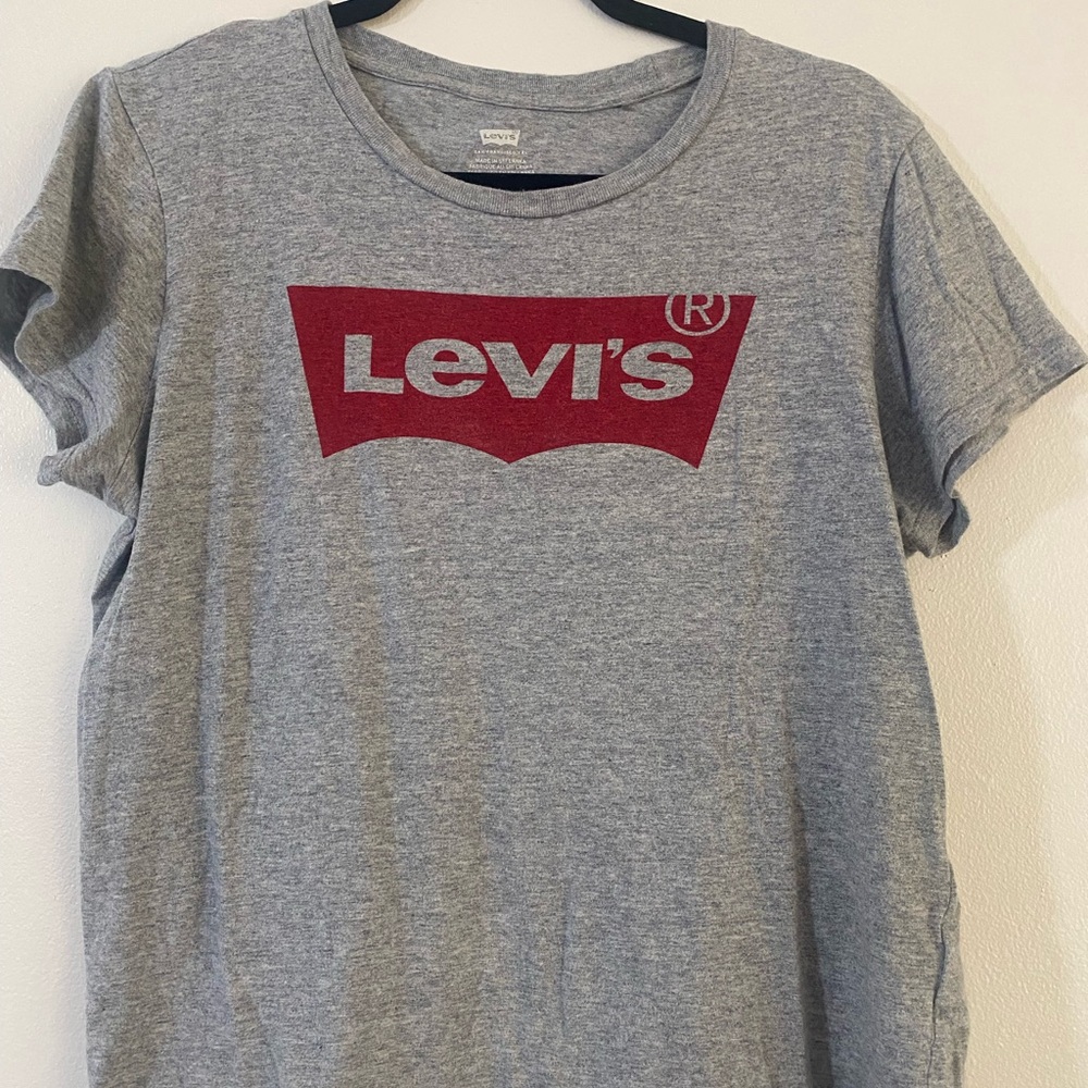Levi's Gray T-Shirt with Red Logo